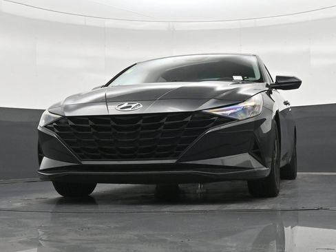 Used 2021 Hyundai Elantra SEL w/ Preferred Accessory Package FWD image 30