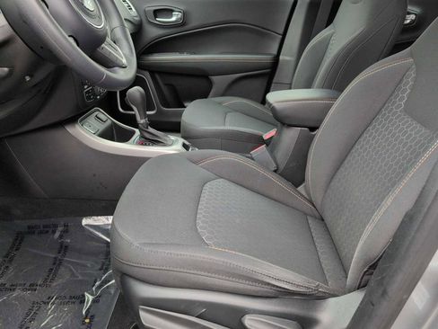 Used 2019 Jeep Compass Sport w/ Tech Group FWD image 16