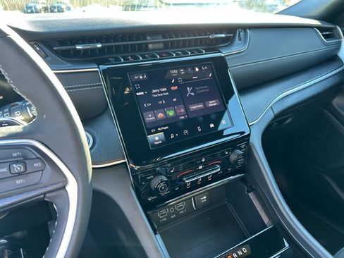 Used 2025 Jeep Grand Cherokee L Laredo w/ Luxury Tech Group I image 32