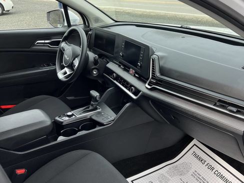 Used 2025 Kia Sportage LX image 11
