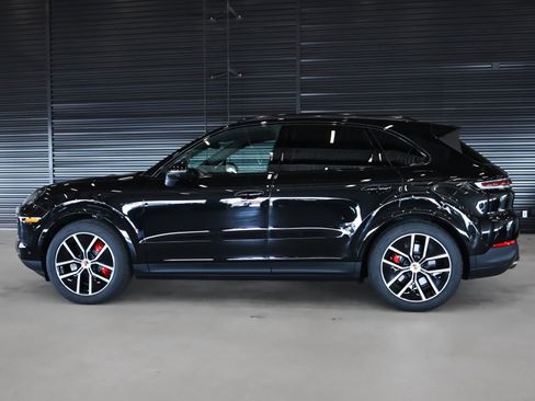 New 2026 Porsche Cayenne S image 2
