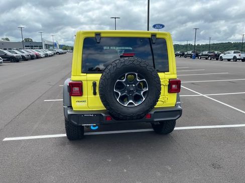 Used 2023 Jeep Wrangler Unlimited Rubicon 4xe w/ Cold Weather Group AWD/4WD image 4