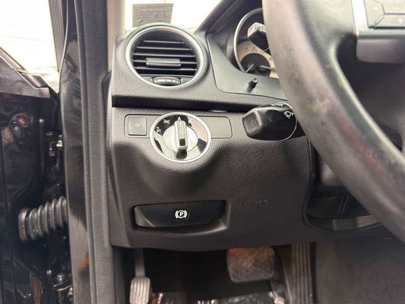 Used 2012 Mercedes-Benz C 250 Sedan w/ Multimedia Pkg image 11