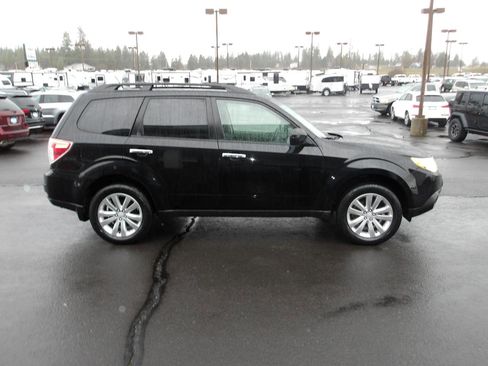 Used 2011 Subaru Forester 2.5X Premium w/ All-Weather Pkg image 6
