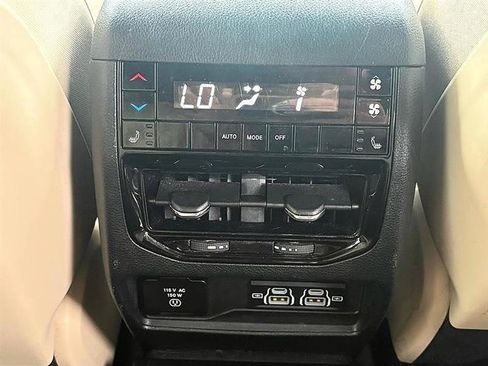 Used 2024 Jeep Grand Cherokee L Limited w/ Black Appearance Package AWD/4WD image 42