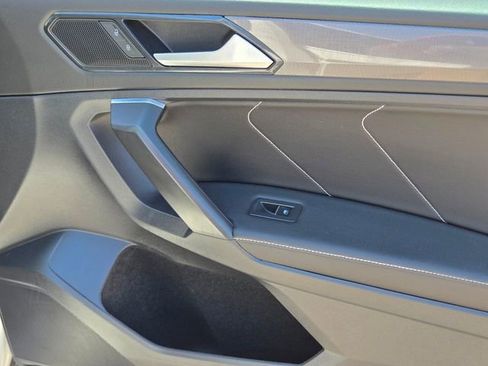 Used 2022 Volkswagen Tiguan SE w/ Panoramic Sunroof Package FWD image 22