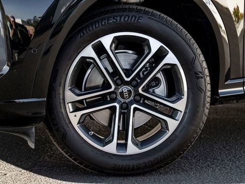 Certified 2025 Audi Q5 Premium Plus w/ Premium Plus AWD/4WD image 11