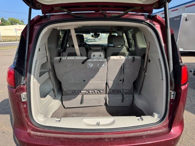 Used 2020 Chrysler Pacifica Touring-L Plus w/ Tire & Wheel Group FWD image 25