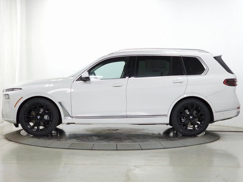 Used 2026 BMW X7 xDrive40i AWD/4WD image 4