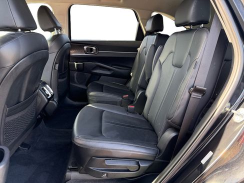 Used 2025 Kia Sorento EX AWD/4WD image 10