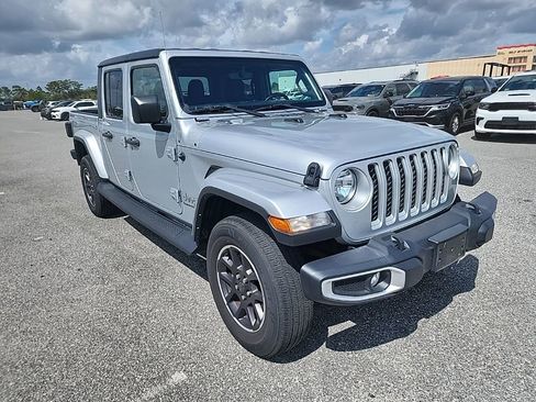 Used 2022 Jeep Gladiator Overland w/ Cold Weather Group image 3