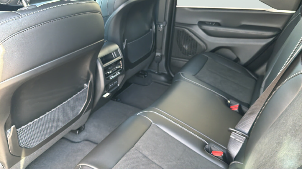 New 2027 Jeep Grand Cherokee Altitude AWD/4WD image 24