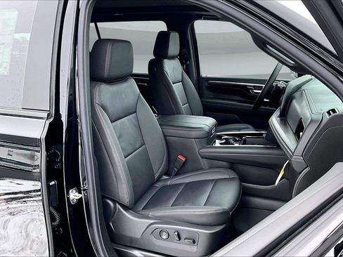 New 2026 Chevrolet Suburban Z71 w/ Comfort Package image 10