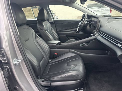 Used 2025 Hyundai Elantra Limited FWD image 22