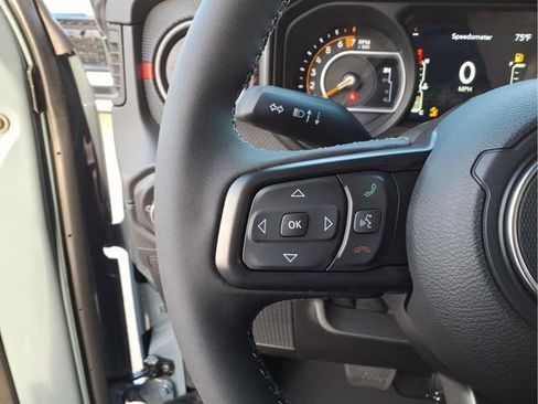 New 2026 Jeep Gladiator Rubicon w/ Technology Group AWD/4WD image 20