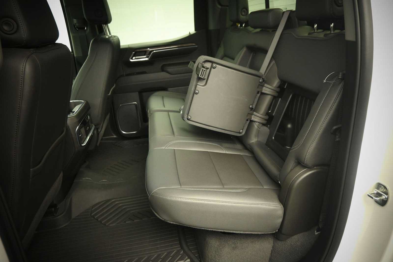 Used 2024 Chevrolet Silverado 1500 LTZ AWD/4WD image 9