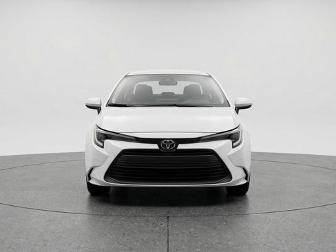 Used 2025 Toyota Corolla LE image 2