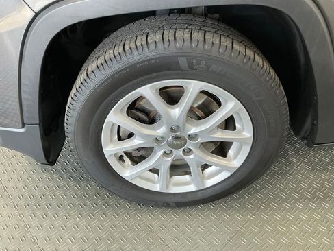 Used 2016 Jeep Cherokee Latitude w/ Comfort/Convenience Group FWD image 53