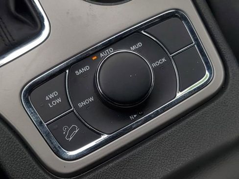 Used 2022 Jeep Grand Cherokee Limited image 30