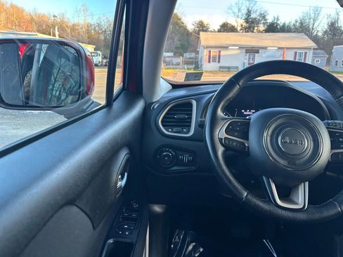 Used 2015 Jeep Renegade Latitude w/ Popular Equipment Group image 28