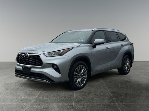 Used 2022 Toyota Highlander Platinum image 3