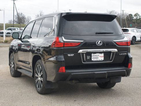 Used 2020 Lexus LX 570 4WD w/ Luxury Package image 17