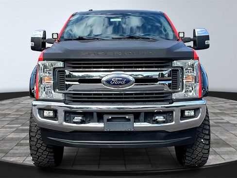 Used 2019 Ford F250 XLT w/ XLT Premium Package image 3