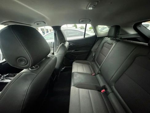Used 2025 Chevrolet Trax LT w/ LT Convenience Package FWD image 14