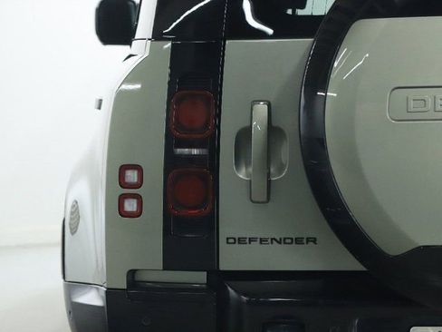 Used 2025 Land Rover Defender 110 X-Dynamic SE AWD/4WD image 43