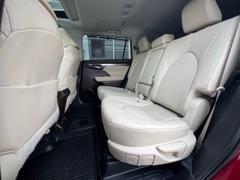 Used 2020 Toyota Highlander Limited image 18