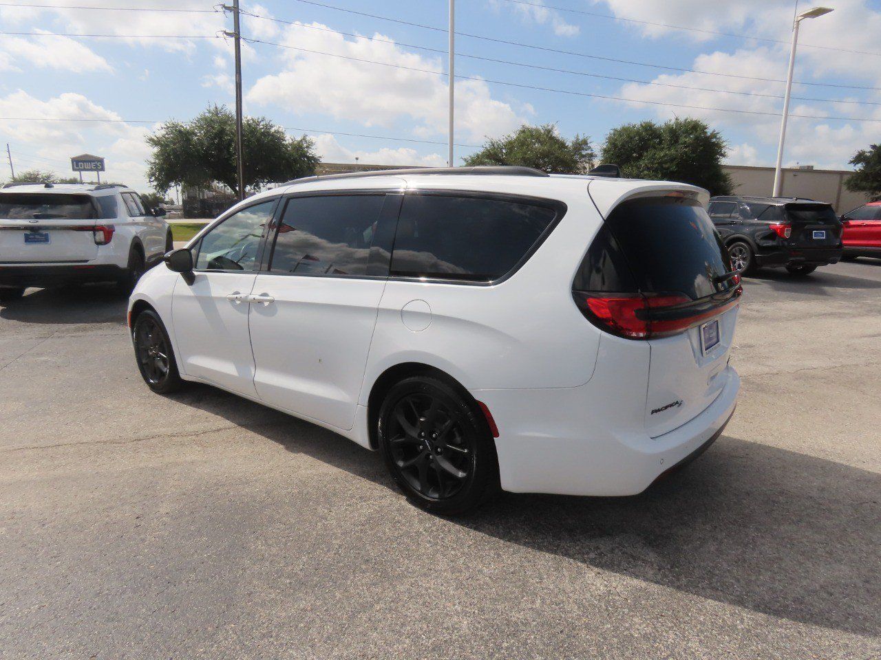 Used 2025 Chrysler Pacifica Limited FWD image 15