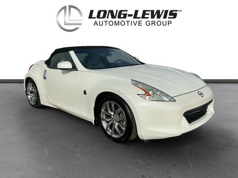 Used 2010 Nissan 370Z Touring image 10