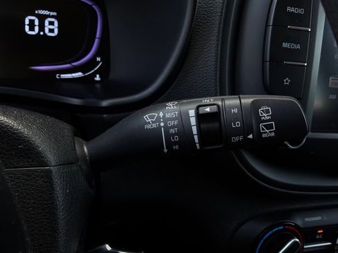 Used 2025 Kia Soul LX w/ LX Technology Package FWD image 34