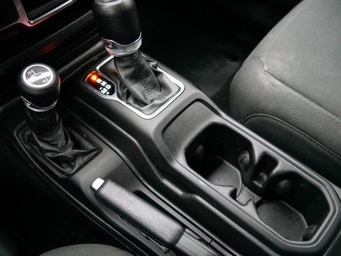 Used 2023 Jeep Wrangler Willys image 31