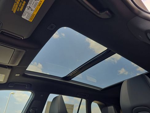 New 2026 Toyota RAV4 XSE w/ Panoramic Sun Roof Package AWD/4WD image 26