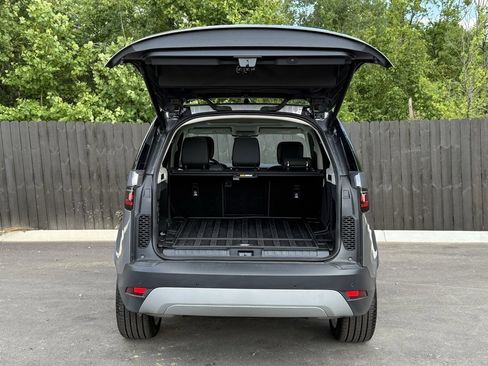 Certified 2025 Land Rover Discovery S image 5