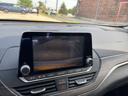 Used 2025 Nissan Altima 2.5 SV FWD image 23