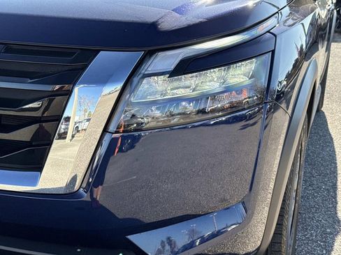 Used 2024 Nissan Pathfinder SV image 10