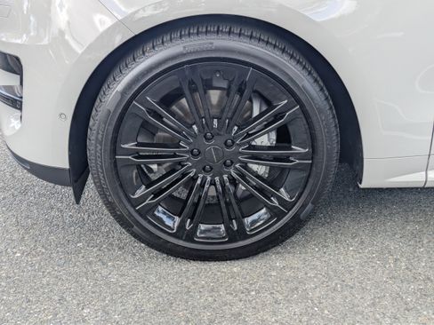 Used 2026 Land Rover Range Rover Sport SE image 3