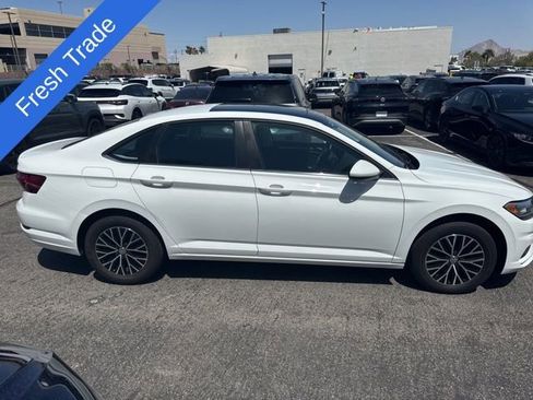 Used 2021 Volkswagen Jetta SE FWD image 3