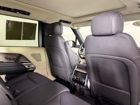 Used 2023 Land Rover Range Rover Long Wheelbase SE image 31
