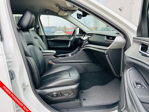 Used 2023 Jeep Grand Cherokee L Limited w/ Luxury Tech Group II image 39