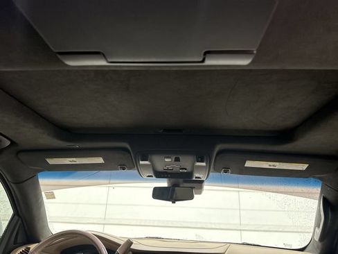 Used 2018 Cadillac Escalade Platinum RWD image 19