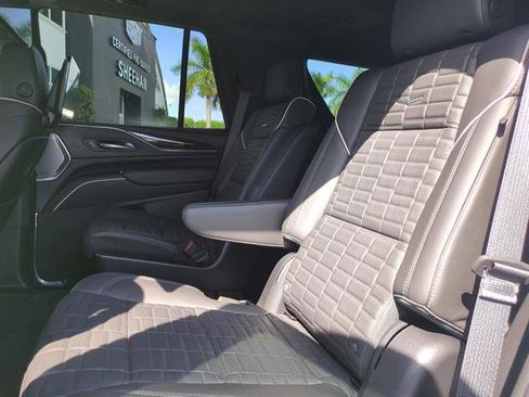 Certified 2024 Cadillac Escalade Premium Luxury Platinum image 15