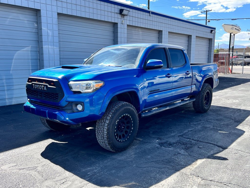 Used 2017 Toyota Tacoma 4x4 Double Cab image 2