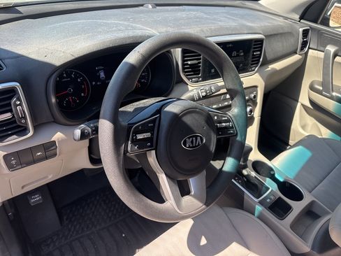 Used 2022 Kia Sportage LX image 4