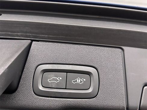 Used 2019 Volvo XC60 T6 R-Design w/ Protection Package Premier image 35