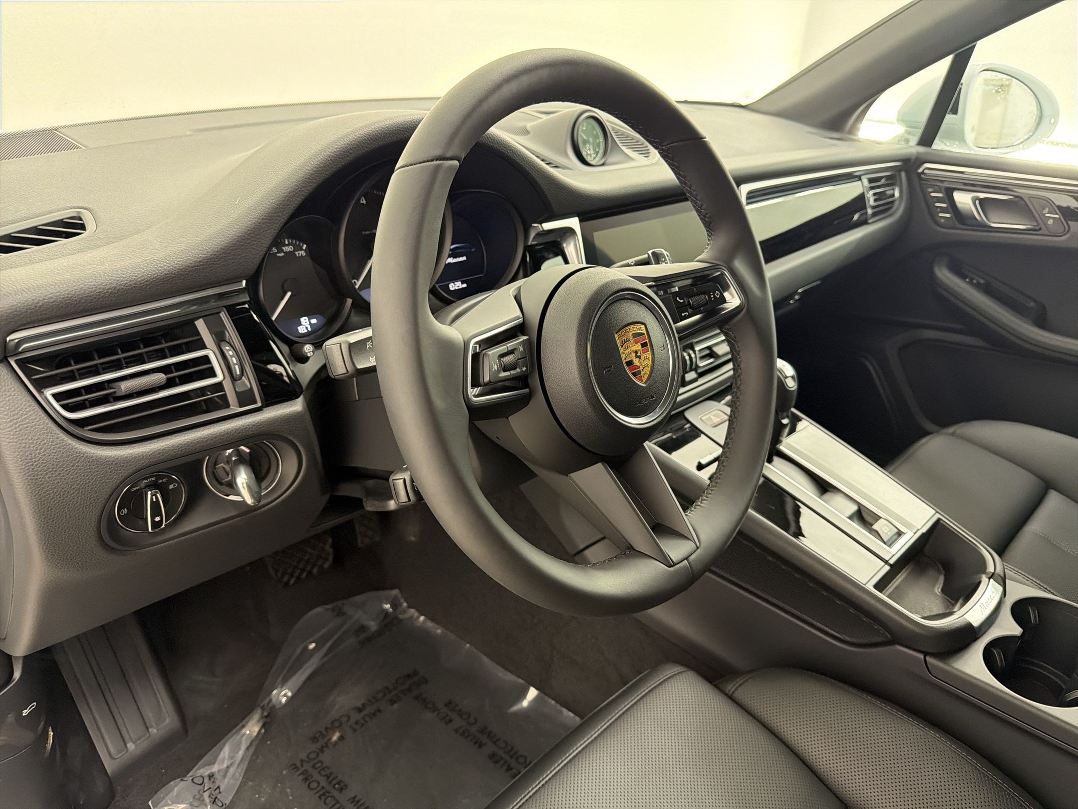 Used 2026 Porsche Macan AWD/4WD image 4