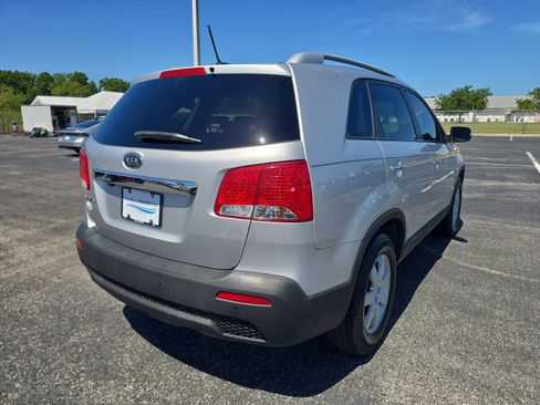 Used 2011 Kia Sorento 2WD w/ Convenience Pkg image 4