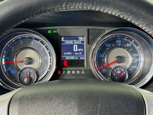 Used 2014 Chrysler Town & Country Touring image 13